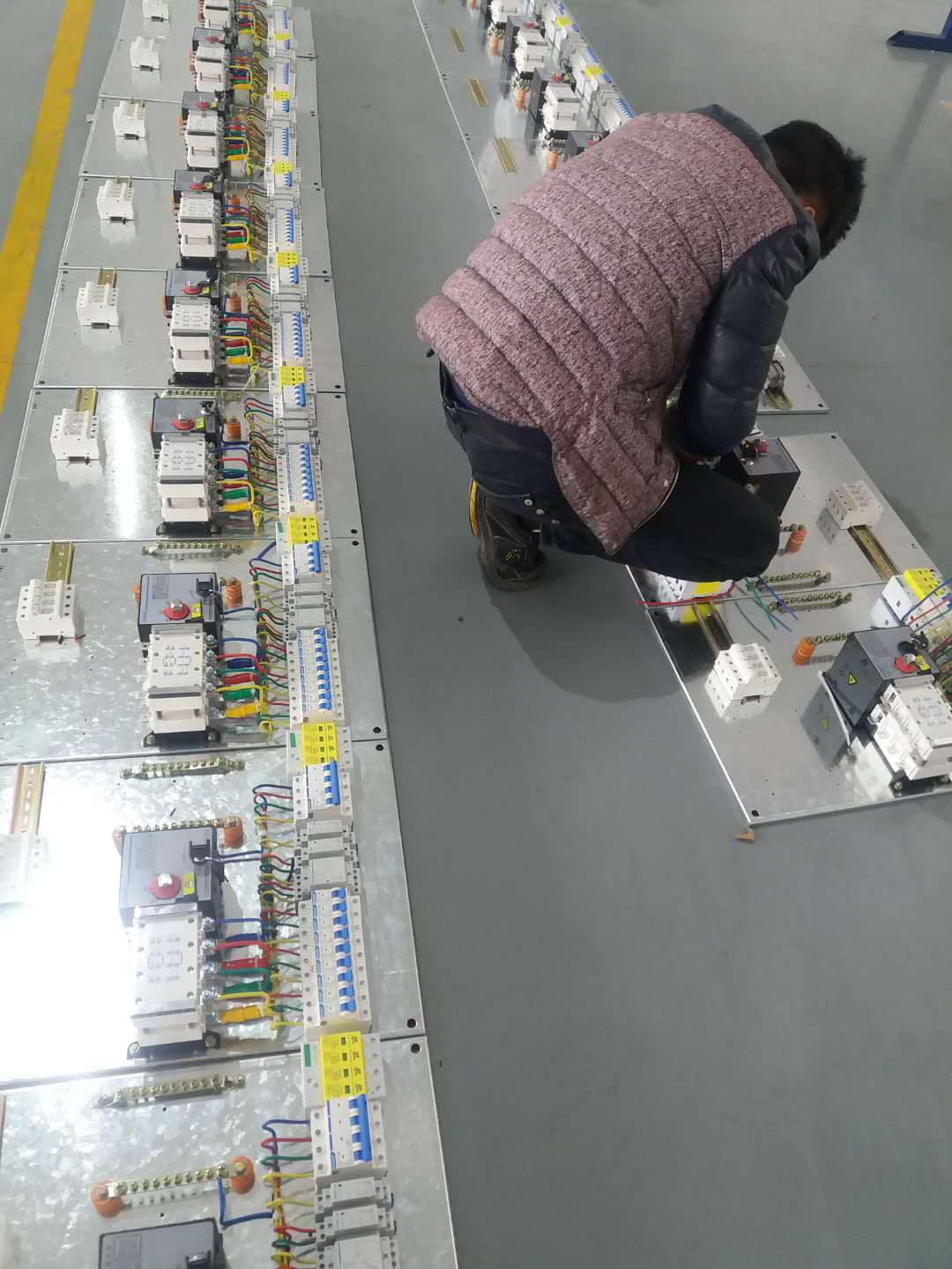 半成品組裝現(xiàn)場.jpg 半成品組裝現(xiàn)場.jpg