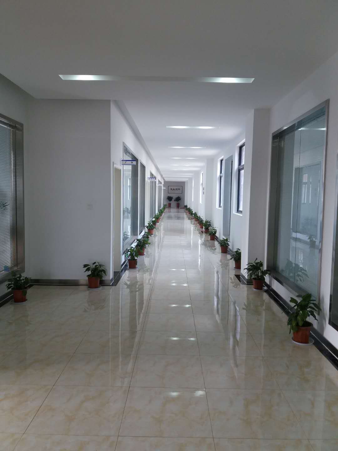 行政辦公環(huán)境.jpg 行政辦公環(huán)境.jpg